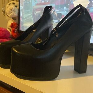 black heels NEW !!